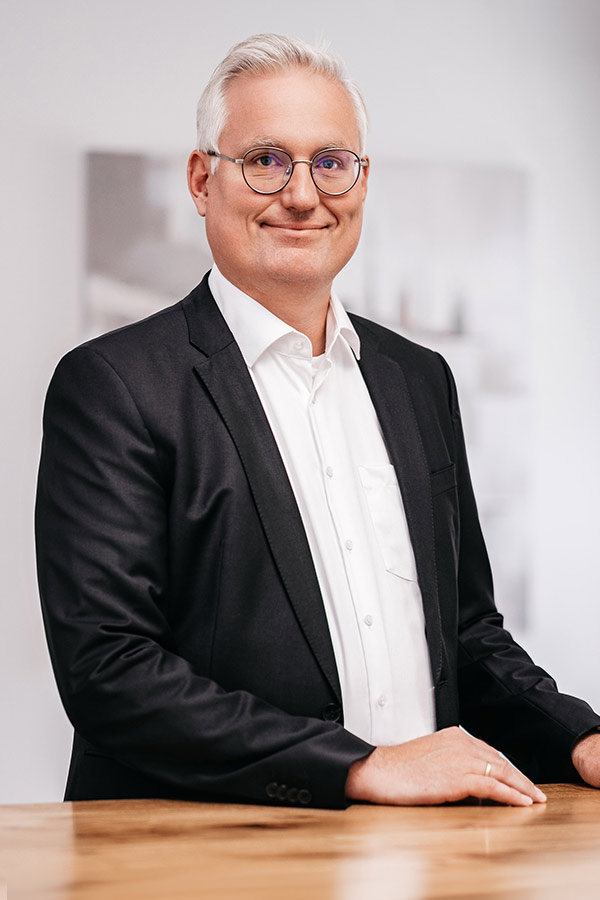 Dr. Robert Saam